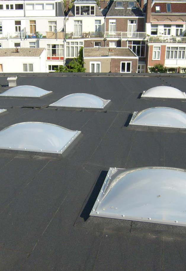 platdak met hybride dakkoepels